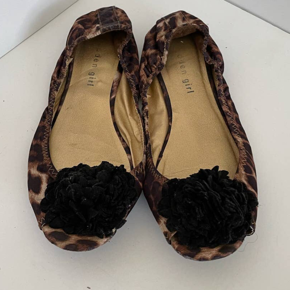 Madden Girl Celiia Peeptoe Leopard Flats with Faux Suede Flower • Size 7.5 🔴